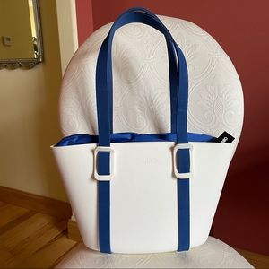 IOAIIIO Made in Italy Icona white royal blue bucket bag
